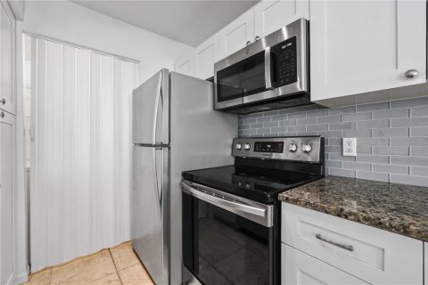 Condo in Orlando, Florida, 2 bedrooms  № 1831241 - photo 14