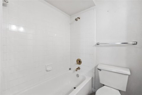 Condo in Orlando, Florida, 2 bedrooms  № 1831241 - photo 19