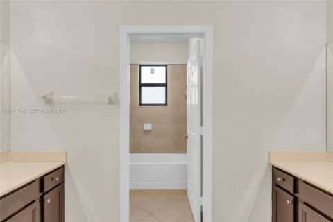 Casa en venta en Homestead, Florida, 4 dormitorios, 239.04 m2 № 2032320 - foto 23