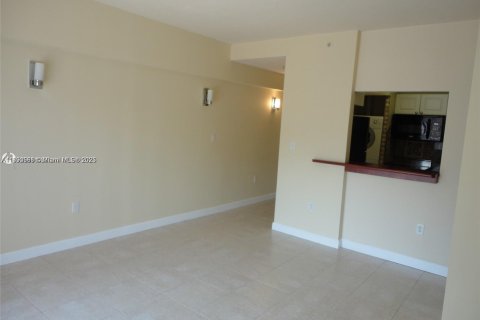Condo in Miami, Florida, 2 bedrooms  № 1944480 - photo 5