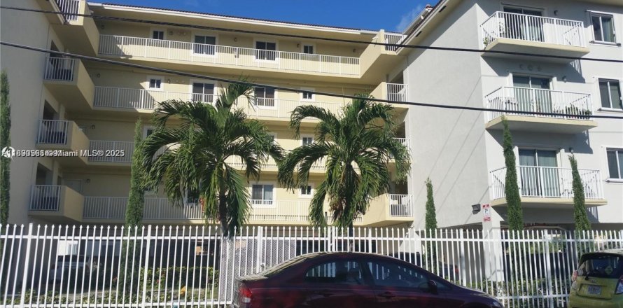 Condo in Miami, Florida, 2 bedrooms № 1944480