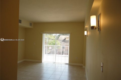 Condo in Miami, Florida, 2 bedrooms  № 1944480 - photo 3
