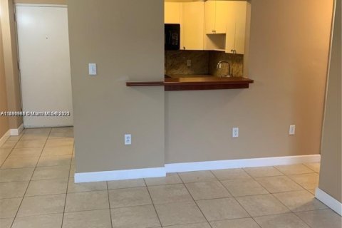 Condo in Miami, Florida, 2 bedrooms  № 1944480 - photo 4