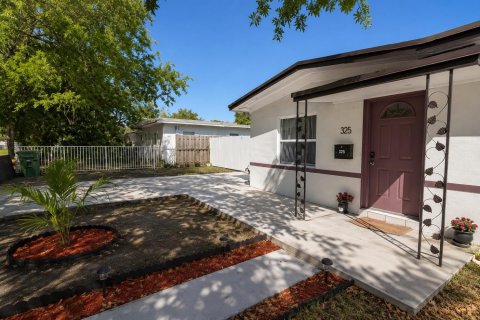 Villa ou maison à North Miami, Floride 2 chambres, 92.62 m2 № 2293608