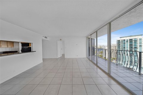 Condo in North Bay Village, Florida, 2 bedrooms  № 2040427 - photo 6