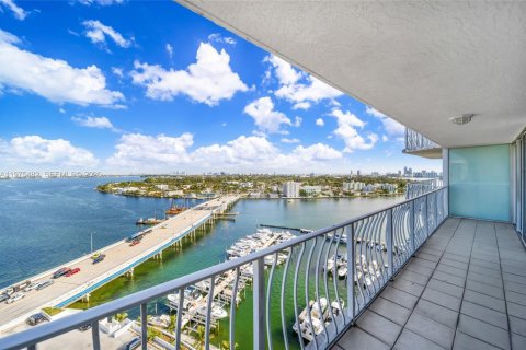 Condo in North Bay Village, Florida, 2 bedrooms  № 2040427