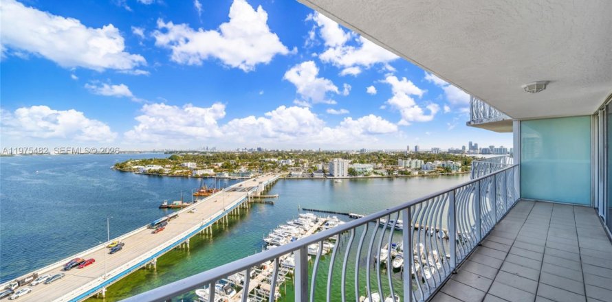 Condo in North Bay Village, Florida, 2 bedrooms  № 2040427