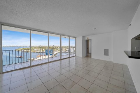 Condo in North Bay Village, Florida, 2 bedrooms  № 2040427 - photo 5