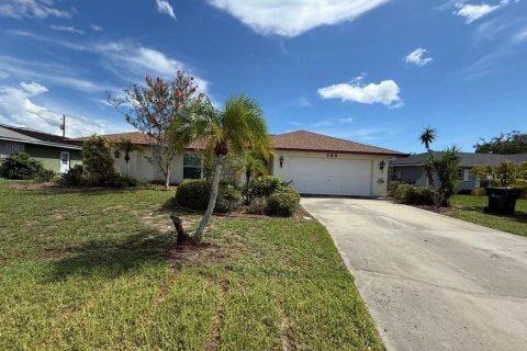 House in Venice, Florida 2 bedrooms, 178.47 sq.m. № 2342192