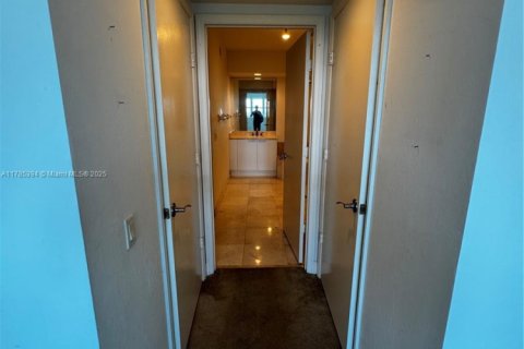Copropriété à louer à North Miami, Floride: 2 chambres, 161.93 m2 № 1865700 - photo 10