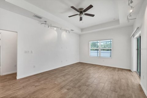 House in Rotonda, Florida 3 bedrooms, 153.29 sq.m. № 1658575 - photo 13