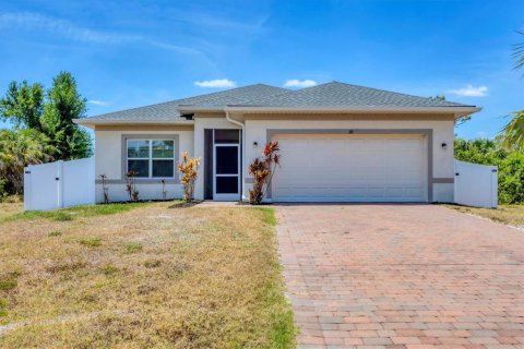 House in Rotonda, Florida 3 bedrooms, 153.29 sq.m. № 1658575 - photo 2