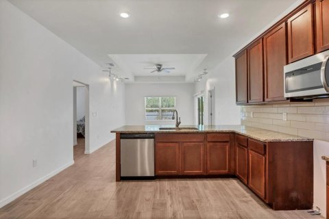 House in Rotonda, Florida 3 bedrooms, 153.29 sq.m. № 1658575 - photo 10