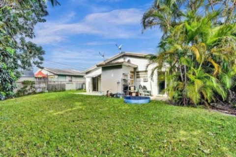 House in Fort Lauderdale, Florida 3 bedrooms, 102.19 sq.m. № 1159657 - photo 1