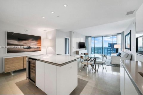 Condominio en Miami, Florida, 2 dormitorios  № 1998022