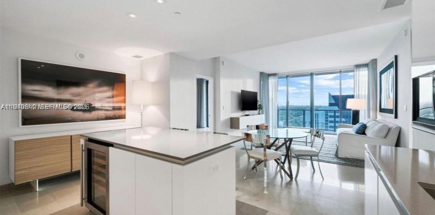 Condominio en Miami, Florida, 2 dormitorios № 1998022