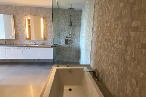 Condominio en alquiler en Miami, Florida, 2 dormitorios, 128.48 m2 № 1998022 - foto 27