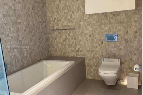 Condominio en alquiler en Miami, Florida, 2 dormitorios, 128.48 m2 № 1998022 - foto 26