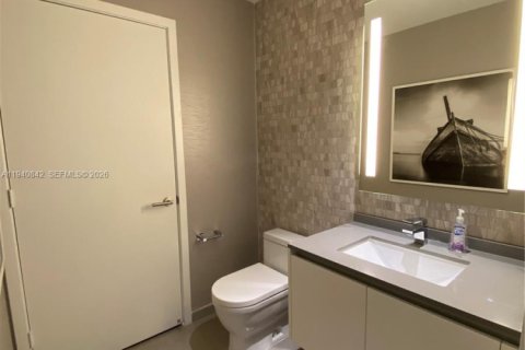 Condominio en alquiler en Miami, Florida, 2 dormitorios, 128.48 m2 № 1998022 - foto 14