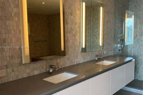 Condominio en alquiler en Miami, Florida, 2 dormitorios, 128.48 m2 № 1998022 - foto 24