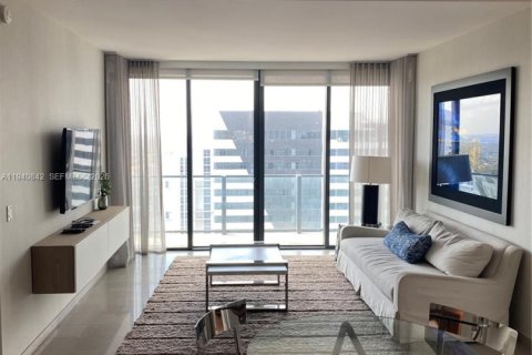Condominio en alquiler en Miami, Florida, 2 dormitorios, 128.48 m2 № 1998022 - foto 3