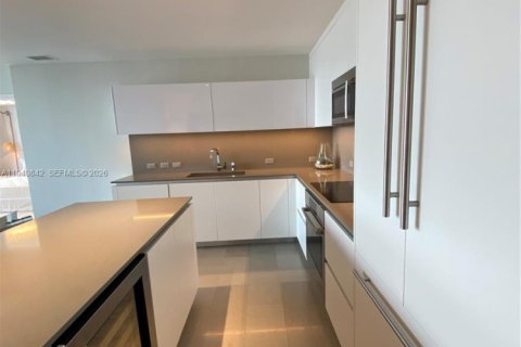 Condominio en alquiler en Miami, Florida, 2 dormitorios, 128.48 m2 № 1998022 - foto 4