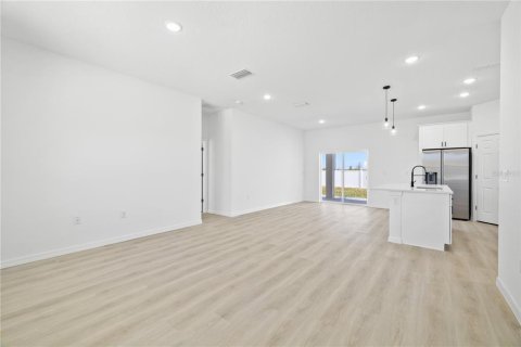Villa ou maison à vendre à Poinciana, Floride: 4 chambres, 149.39 m2 № 2413717 - photo 6