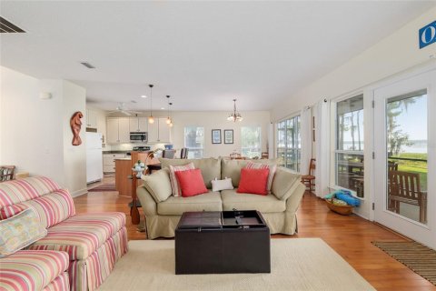 House in Melrose, Florida 4 bedrooms, 284.1 sq.m. № 1806737 - photo 10