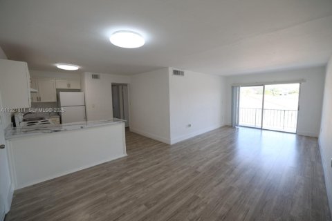 Снять в аренду квартиру в Хайалиа, Флорида 2 спальни, 2905.89м2, № 1992334 - фото 5