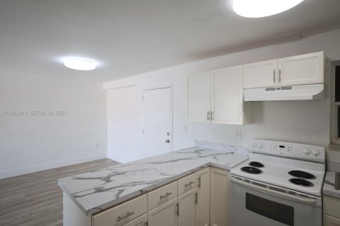 Снять в аренду квартиру в Хайалиа, Флорида 2 спальни, 2905.89м2, № 1992334 - фото 2