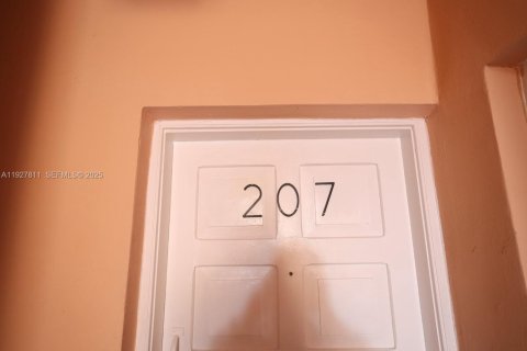 Снять в аренду квартиру в Хайалиа, Флорида 2 спальни, 2905.89м2, № 1992334 - фото 16