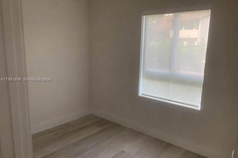 Condo in Miami, Florida, 3 bedrooms  № 2042973 - photo 10