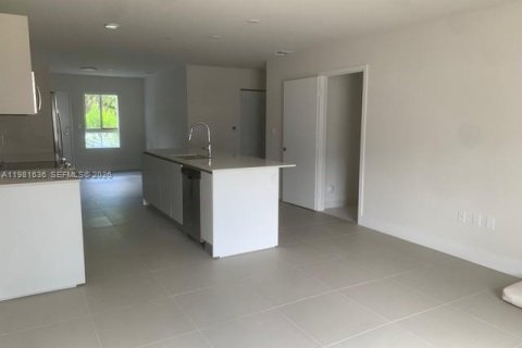 Condo in Miami, Florida, 3 bedrooms  № 2042973 - photo 4