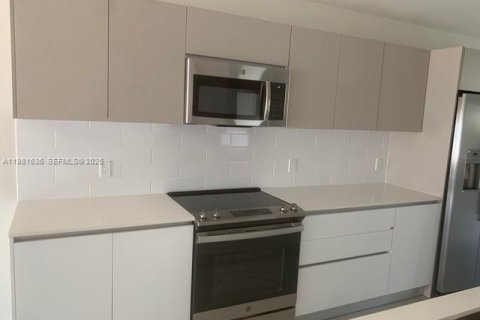 Condo in Miami, Florida, 3 bedrooms  № 2042973 - photo 7
