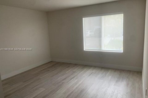 Condo in Miami, Florida, 3 bedrooms  № 2042973 - photo 17