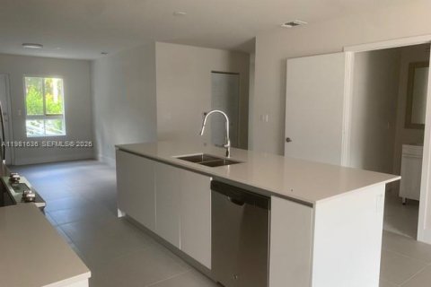 Condo in Miami, Florida, 3 bedrooms  № 2042973 - photo 3