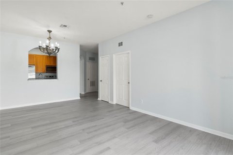 Condo in Orlando, Florida, 3 bedrooms  № 1912416 - photo 8