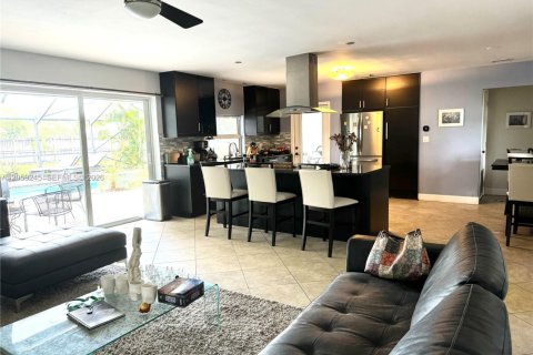 Villa ou maison à vendre à Hollywood, Floride: 3 chambres, 174.38 m2 № 2249514 - photo 6