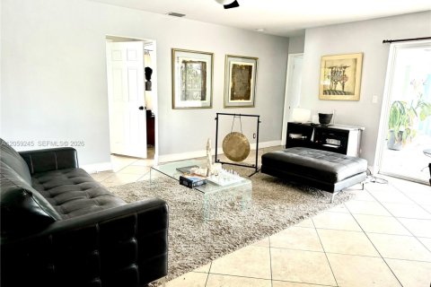 Villa ou maison à vendre à Hollywood, Floride: 3 chambres, 174.38 m2 № 2249514 - photo 7