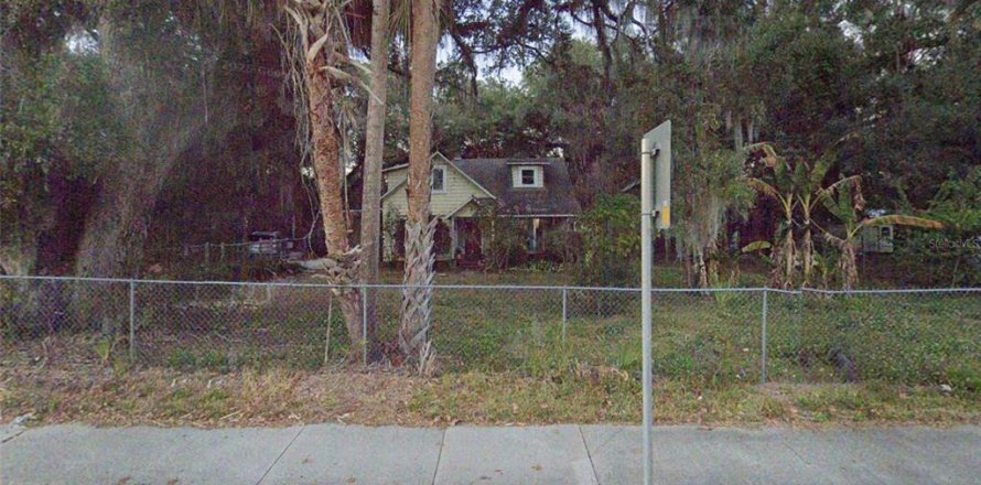 Commercial property in Gainesville, Florida 241.27 sq.m. № 1717231