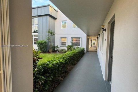 Condo in Delray Beach, Florida, 1 bedroom № 1983124 - photo 2