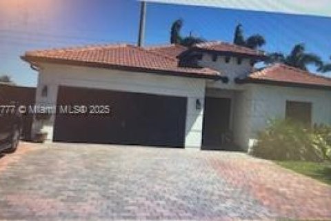 Villa ou maison à louer à Homestead, Floride: 4 chambres, 148.36 m2 № 1972941 - photo 1