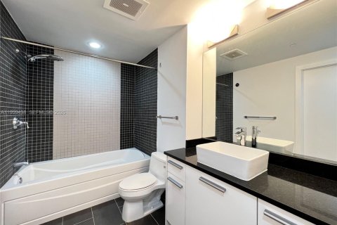 Copropriété à louer à Miami, Floride: 1 chambre, 87.79 m2 № 2017983 - photo 14