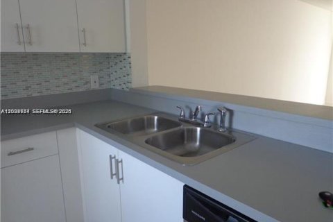 Condominio en alquiler en Fort Lauderdale, Florida, 1 dormitorio, 65.22 m2 № 2078044 - foto 3