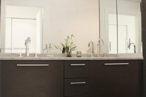 Copropriété à louer à Miami, Floride: 1 chambre, 87.14 m2 № 2273403 - photo 23