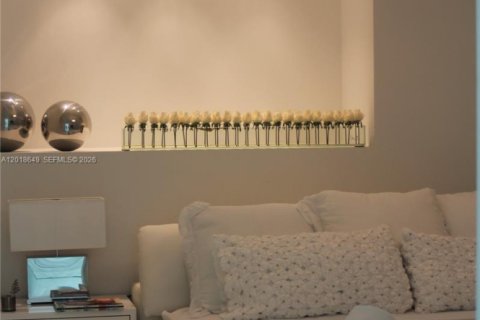 Copropriété à louer à Miami, Floride: 1 chambre, 87.14 m2 № 2273403 - photo 19