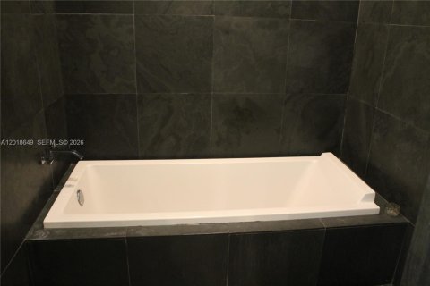 Copropriété à louer à Miami, Floride: 1 chambre, 87.14 m2 № 2273403 - photo 25