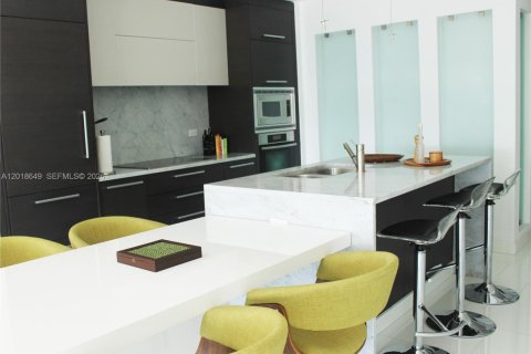 Copropriété à louer à Miami, Floride: 1 chambre, 87.14 m2 № 2273403 - photo 15