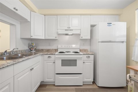 Condo in New Port Richey, Florida, 2 bedrooms  № 1197918 - photo 6