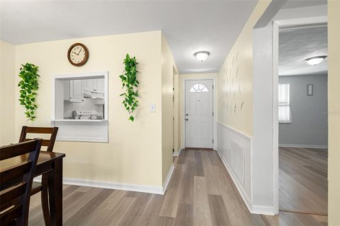 Condo in New Port Richey, Florida, 2 bedrooms  № 1197918 - photo 4